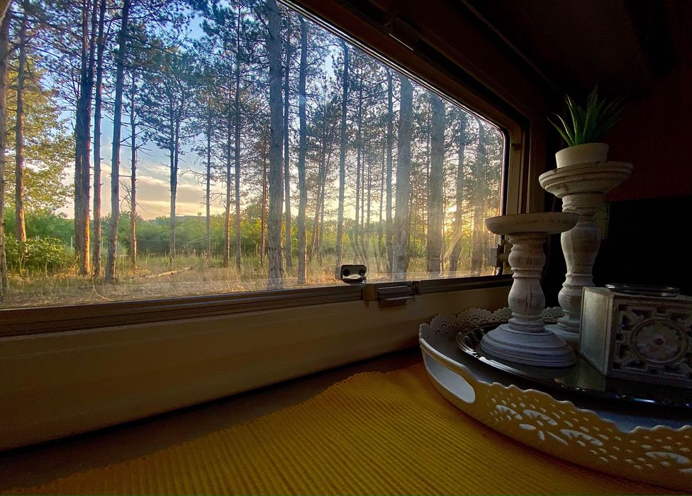 ЛЯТО 2026! Бохо Каравани под наем на “Кайт Къмпинг Градина” ДО ПЛАЖА