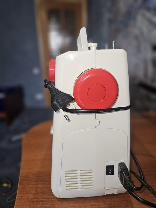 Швейная машинка JANOME