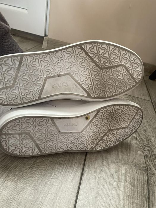 Мъжки обувки ………….