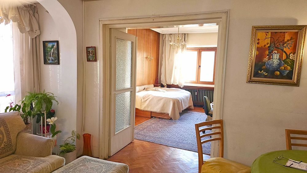 Продава тристаен апартамент на бул. Цар Освободител