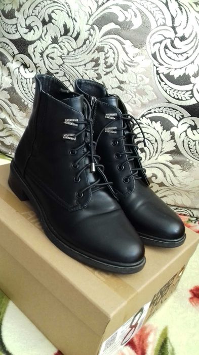 Продам ботинки демисезонные кожа 38 р.