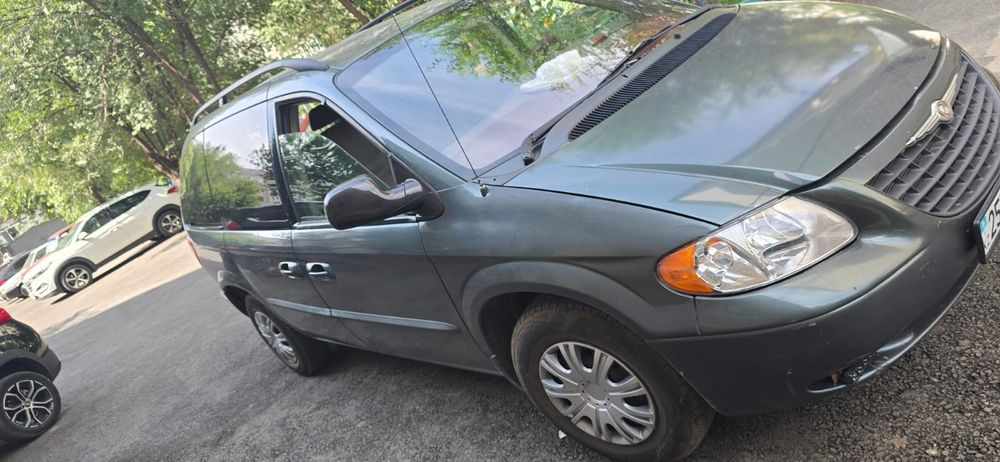 Продам крайслер вояджер 2003 года 7 местный