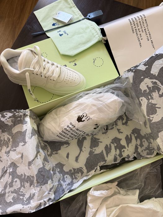 Бели дамски сникърси/кецове Off White