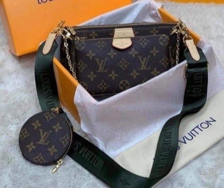 Geanta Louis Vuitton 3 în 1,feronerie metalica, super model, saculet