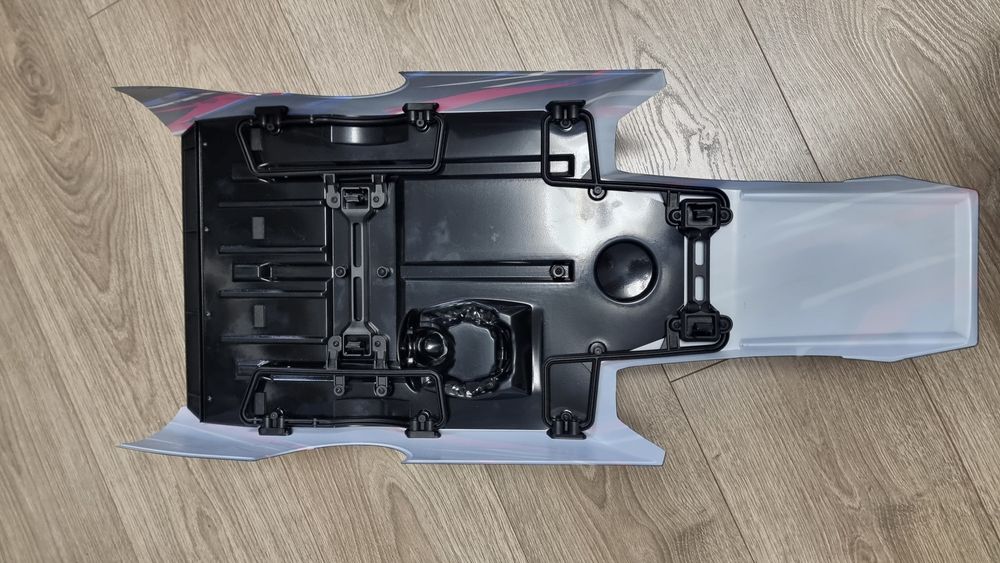 Caroserie Traxxas MudBoss/Modified NOUA