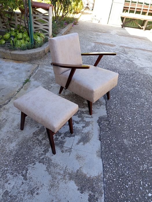 Продавам Ретро фотьойл и табуретка