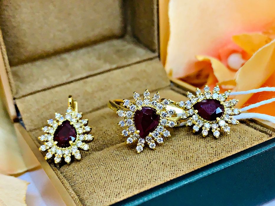 золотой комплект с бриллиантами и натуральными камнями – Рубин