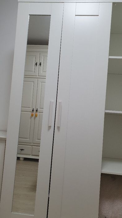 Vând dulap haine ,alb,nou