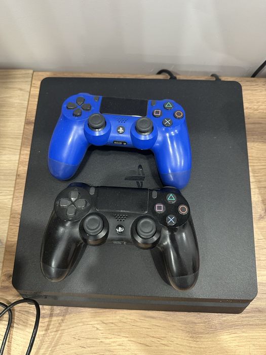 PlayStation 4 Slim + 2 геймпада + 9 игр