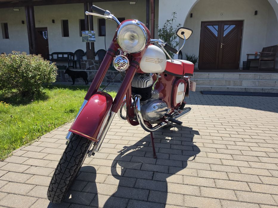 De vanzare JAWA 250/559