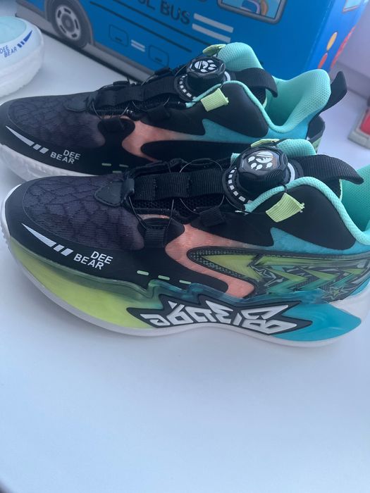 Кроссовки для мальчиков и девочек