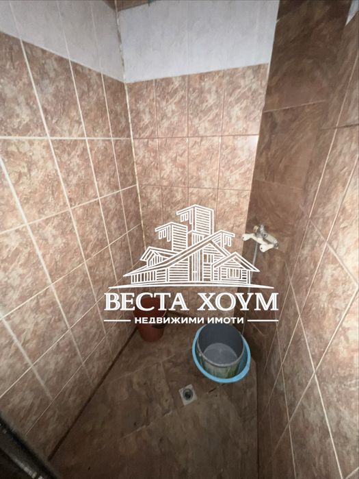 Двуетажна къща в гр. Крън