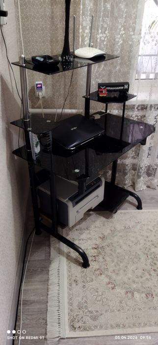 Стол компьютерный.