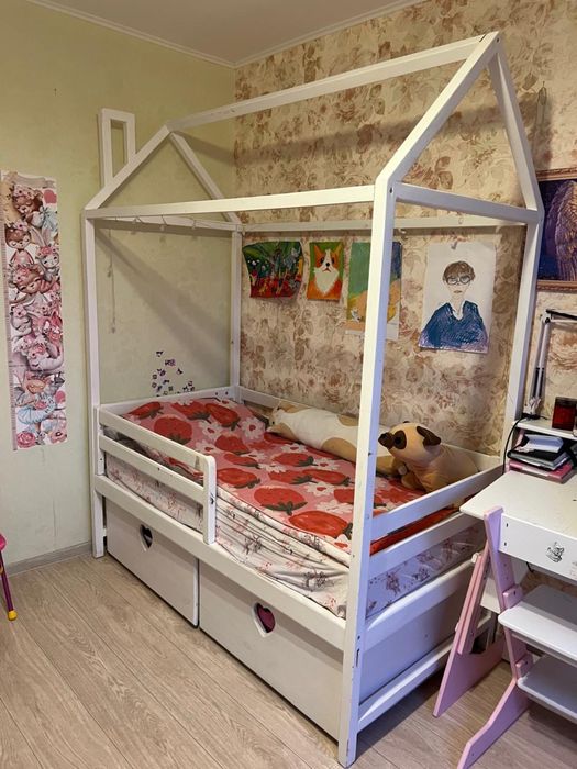 Продаю кровать домик