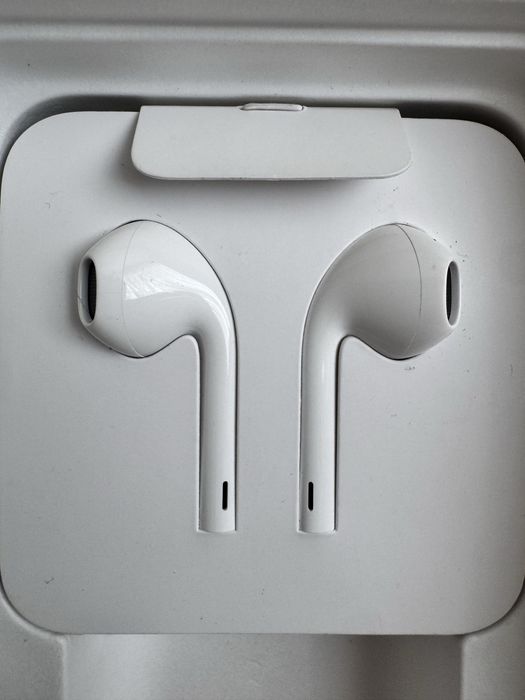 Продам наушники оригинал.