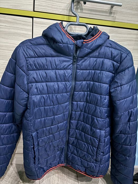 Детско яке,пролет/есен.-25лв.И Детски дънки.цена-15лв.