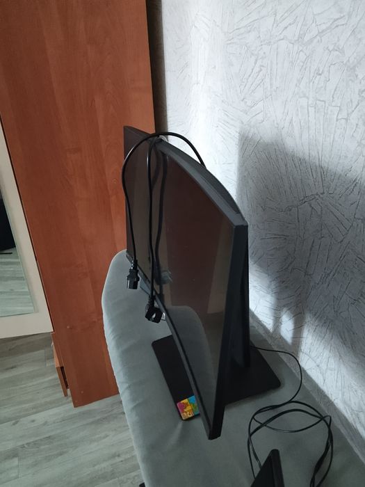 Монитор HP X24c изогнутый