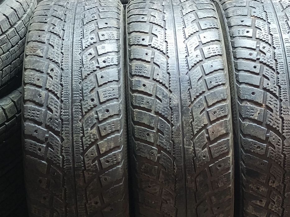235/65/17 комплект шин зимних