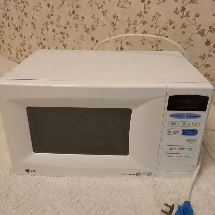 Продам микровалновую печь полностью в рабочем состоянии без минусов