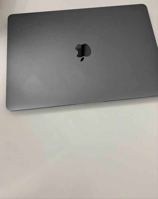 Модель MacBook Air 13