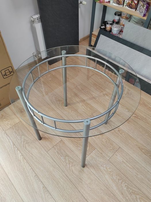 Стъклена маса два броя