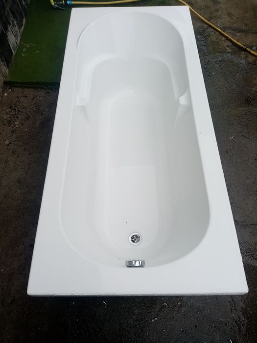 Vind cadâ baie chiuvete vas wc cu rezervor nefolosite