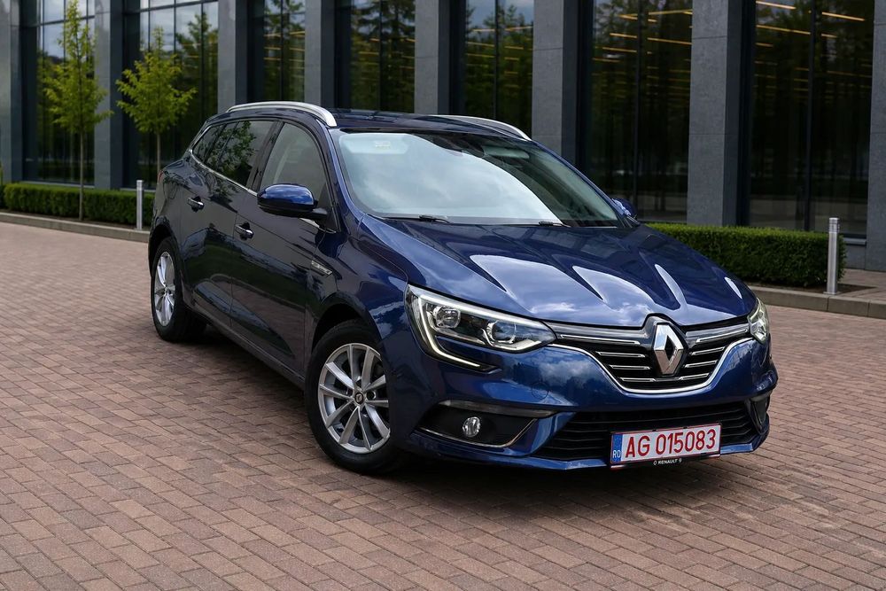 Renault Megane Faruri  led/BOSE 2018/ line assit key less bils carplay 1.5 dci