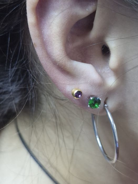 Прокалывание мочек ушей пистолетом!