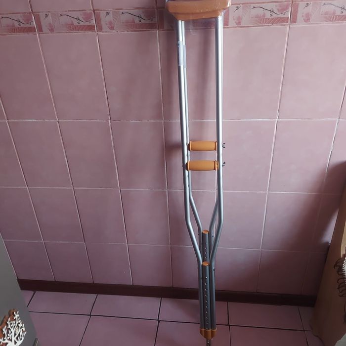 Продам костыли новые