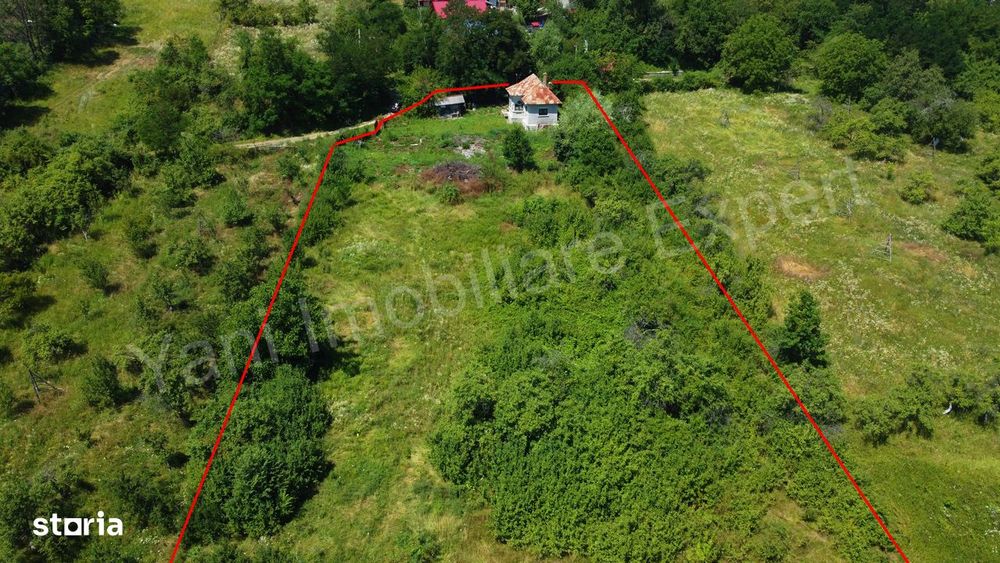 Casă bătrânească de vânzare în comuna Ciofrângeni, județ Argeș.