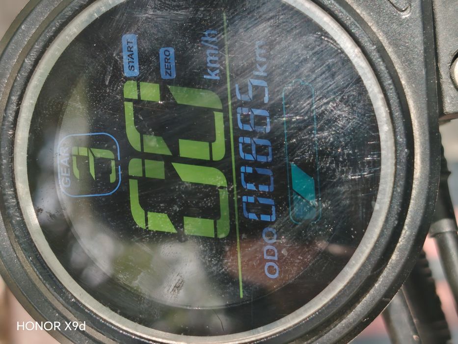 продаётся Kugoo m4  
пробег 885
максимальная скорость 35км 
стоит в го