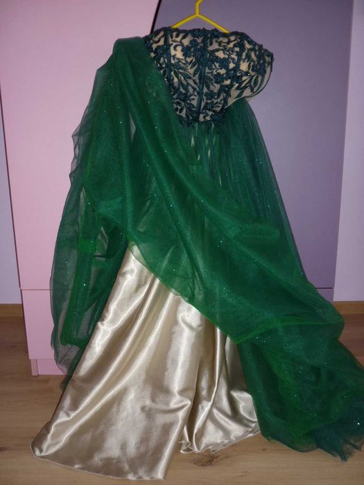 Абитуриентска рокля