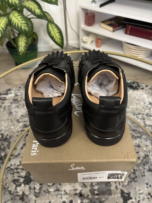 Vand pantofi Christian Louboutin