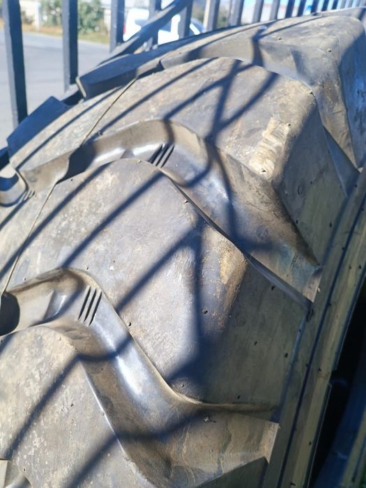 Продам покрышки спецтехника