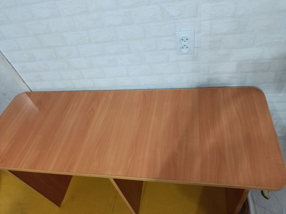 Продам письменный стол