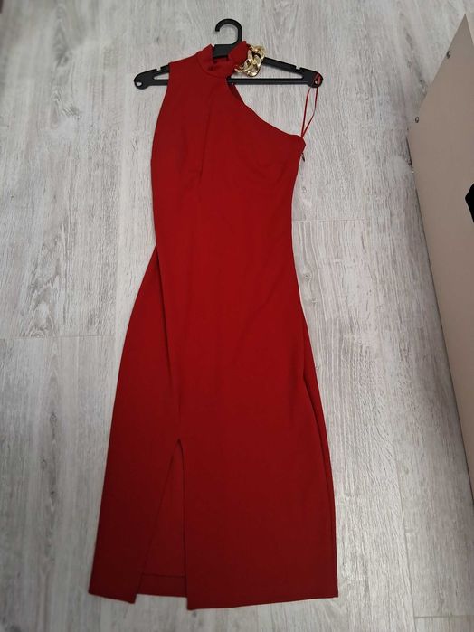 Червена рокля размер С