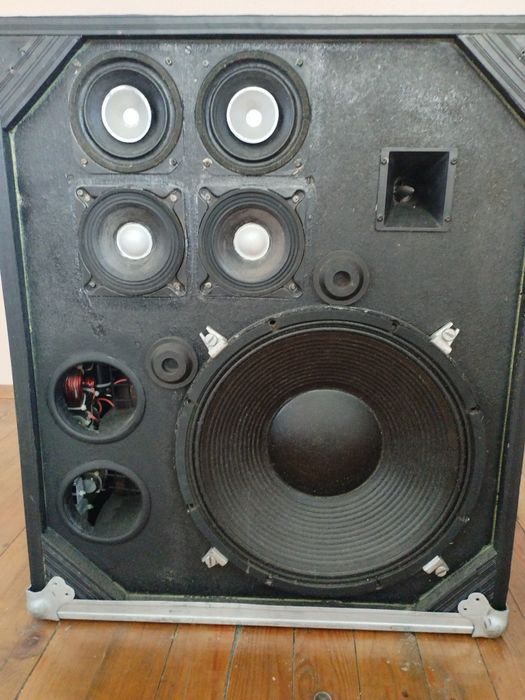 Продавам комплект два броя професионални тонколони