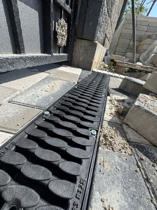 Арыки, лотки  с решеткой для частного дома