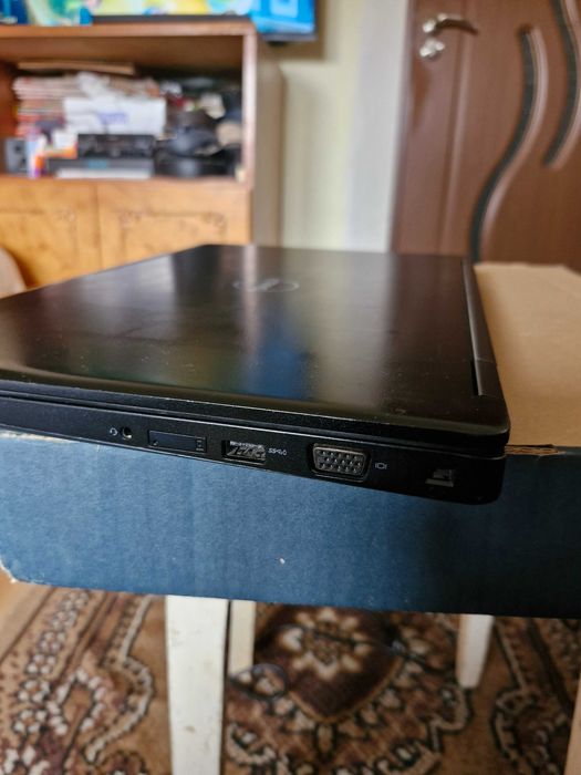 Dell 5580-I5 7440HQ-8 GB DDR4-SSD 128 GB M2-15,6''FULL HD IPS-WIN 11