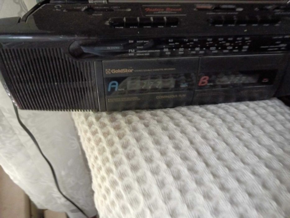 Продавам изгодно напълно запазен радио-касетофон Gold star stereo double cassette recorder 45 euro