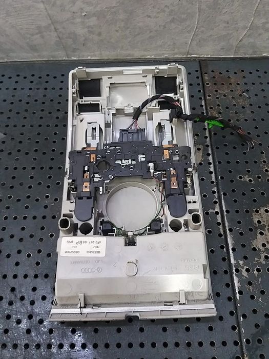 Lampa plafoniera fata suport ochelari audi a6 c6 4f 4f0947135bp