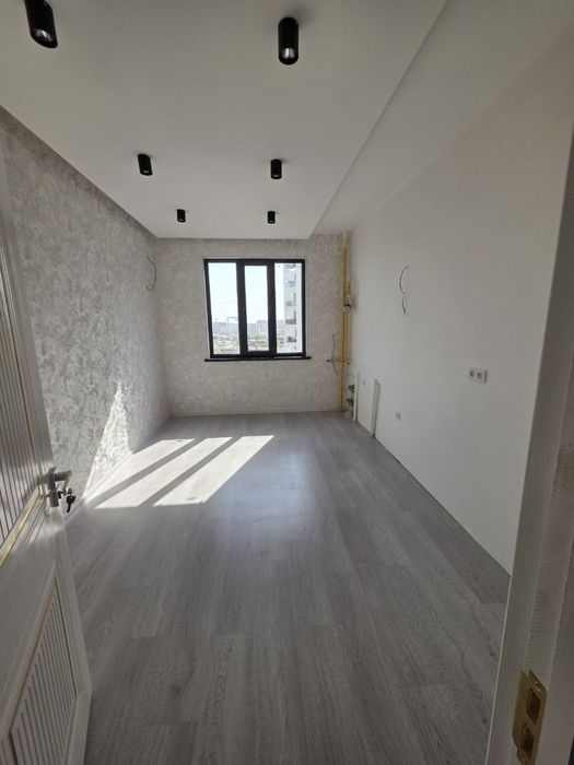 Choshtepa Metro yonida uy sotiladi 65m2