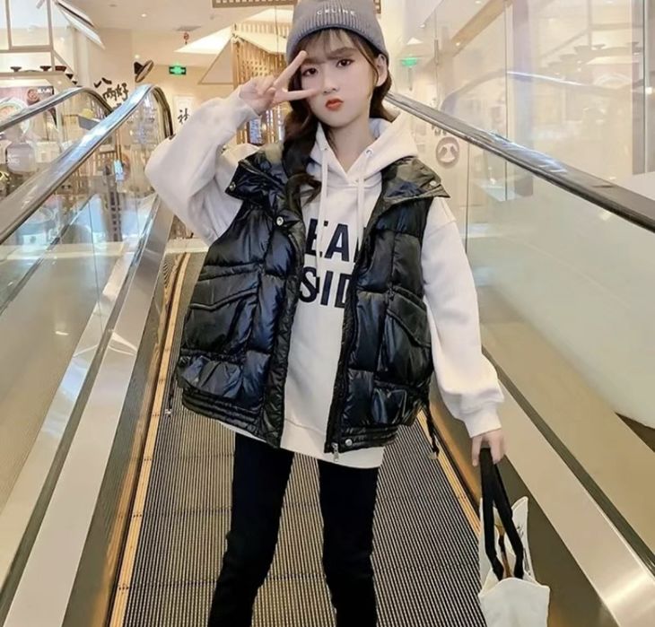 Детская осенняя безрукавка