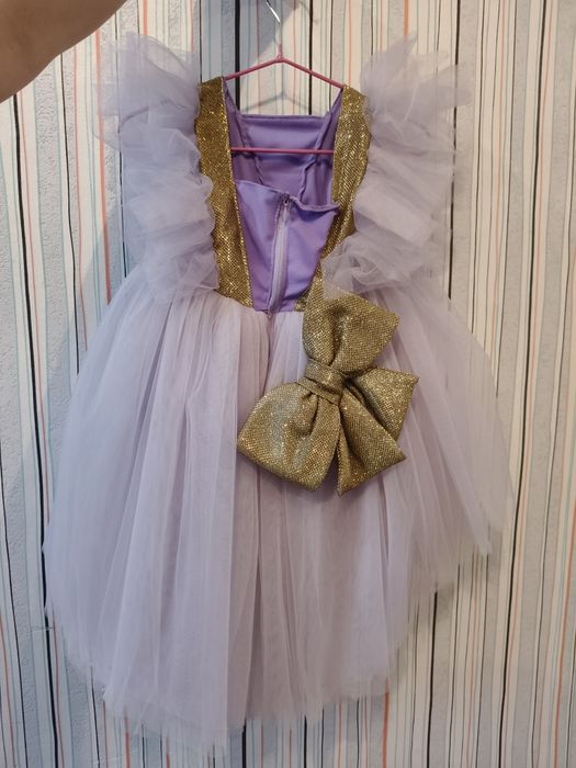 Продам платья для девочки 1 год