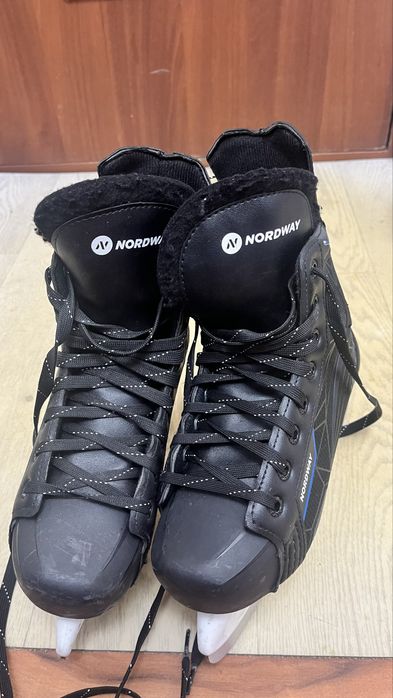 Хокейные коньки.