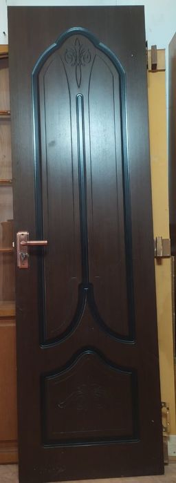 Продаётся двери комнатные