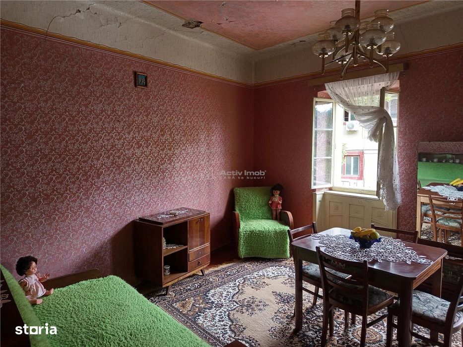 Oravita, Casa cu Spatiu Comercial, Zona Lacul Mic, Pret Negociabil