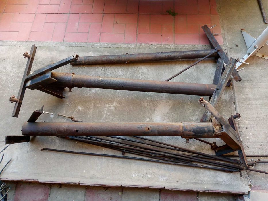 Установочные стойки для спутниковых антенн(углы регулируются)