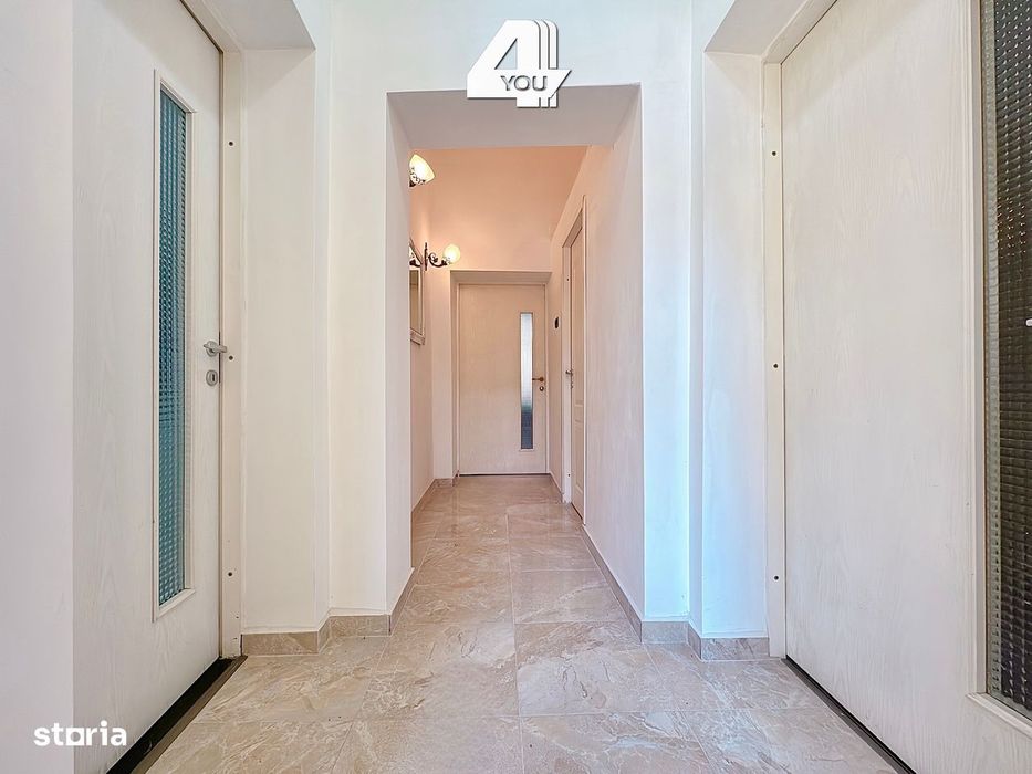Închiriez apartament 3 camere, Ultracentral, B-dul. Revoluției, et.1