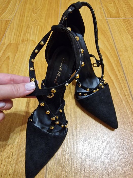 Pantofi cu toc inalt